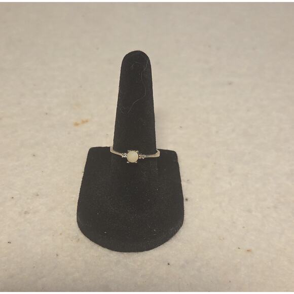 Fine 10K Gold Ring – Size 6.75 -- Weighs 1.66 Grams - Picture 4 of 8